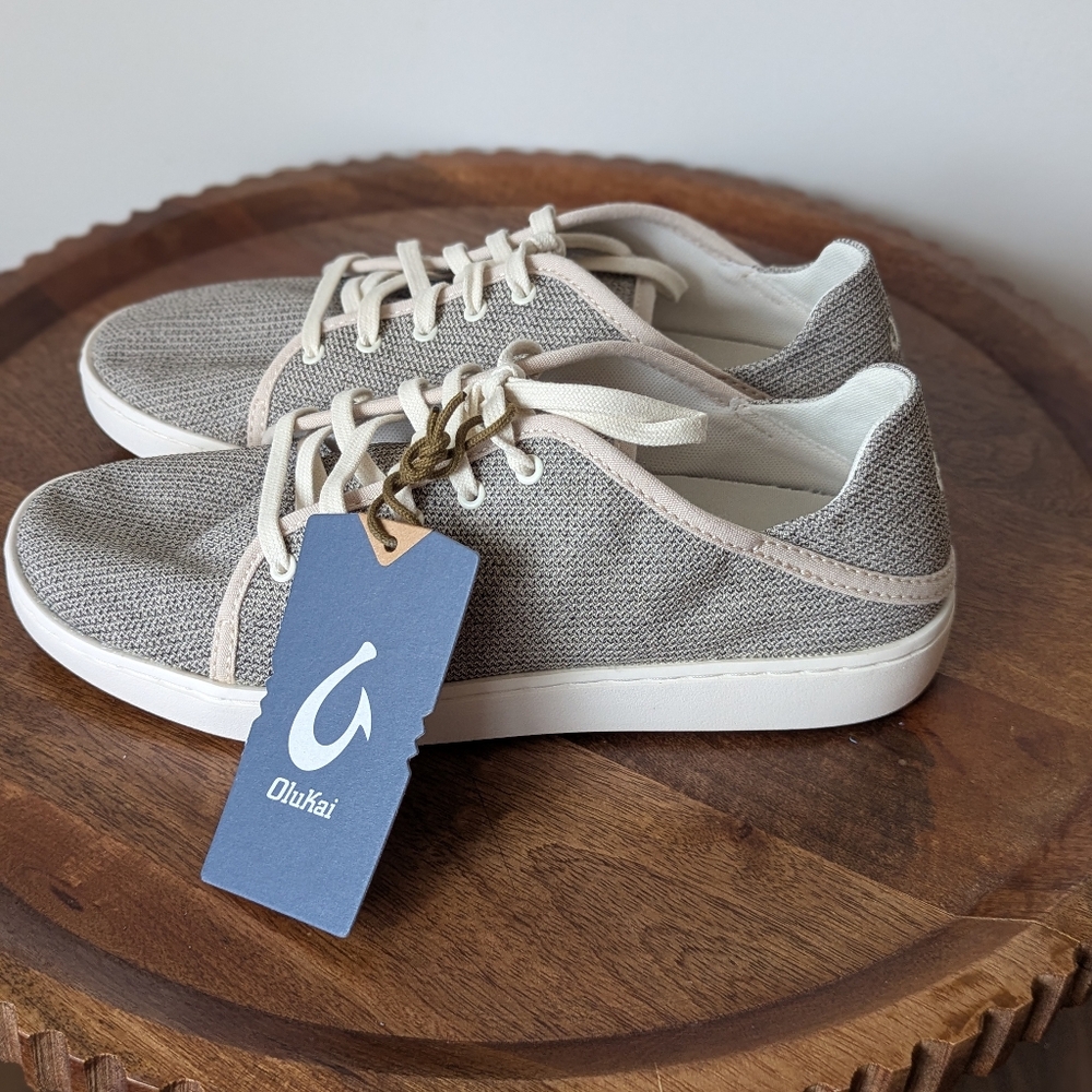 NWT Olukai Women Pehuea Li Lace up Canvas Sneakers Shoes, Size 8.5, Tapa/White
